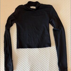 Aritzia Babaton Long Sleeve Crop Top